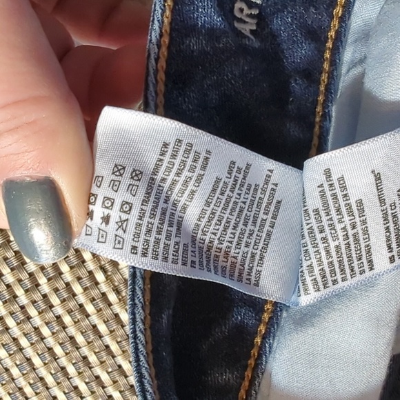 AMERICAN EAGLE SUPER STRETCH ARTIST CROP JEANS - Picture 15 of 16